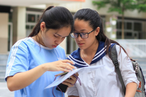 Thí sinh thi THPT quốc gia năm 2018 tại Hà Nội. Ảnh: Dương Tâm