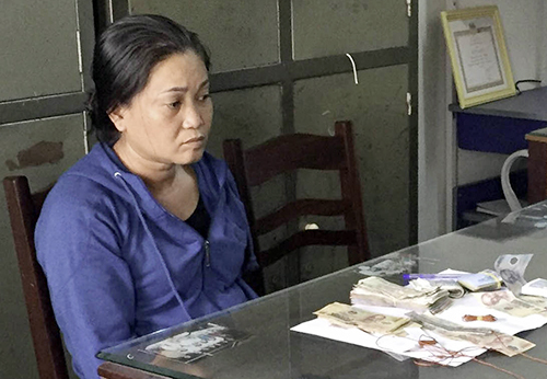 Nghi can trộm tiền công đức. Ảnh: Trần Hóa.