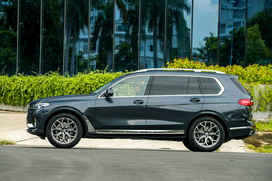 BMW X7 - SUV giá 7,5 tỷ 'đấu' Lexus LX570 tại Việt Nam