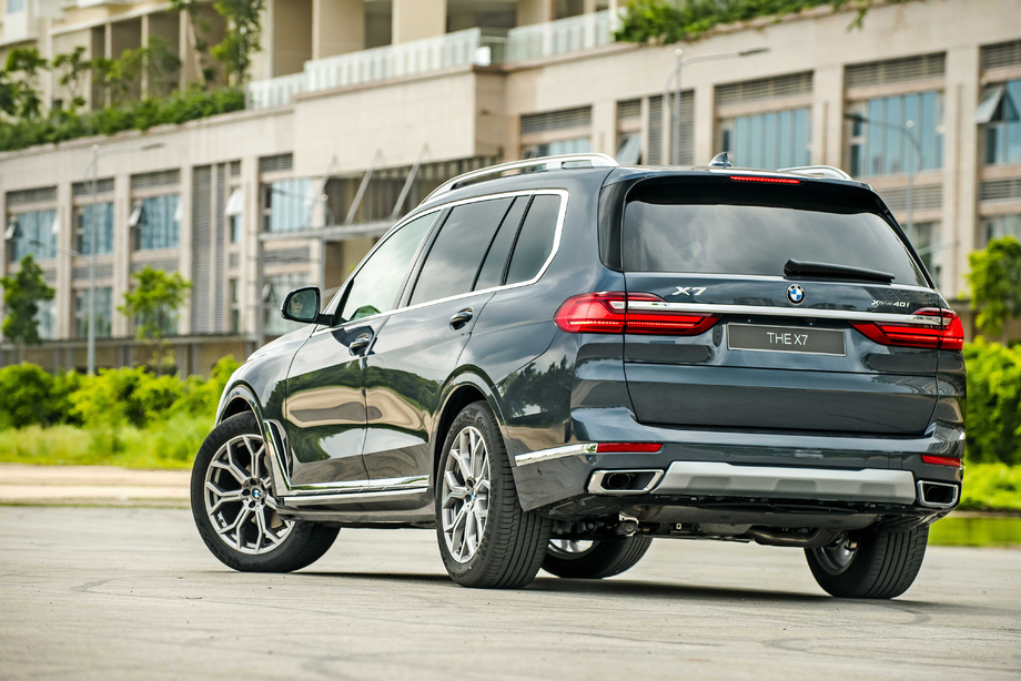 BMW X7 - SUV giá 7,5 tỷ 'đấu' Lexus LX570 tại Việt Nam
