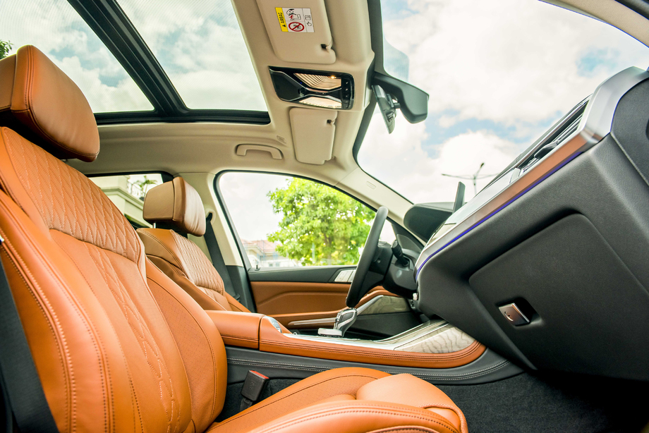 BMW X7 - SUV giá 7,5 tỷ 'đấu' Lexus LX570 tại Việt Nam