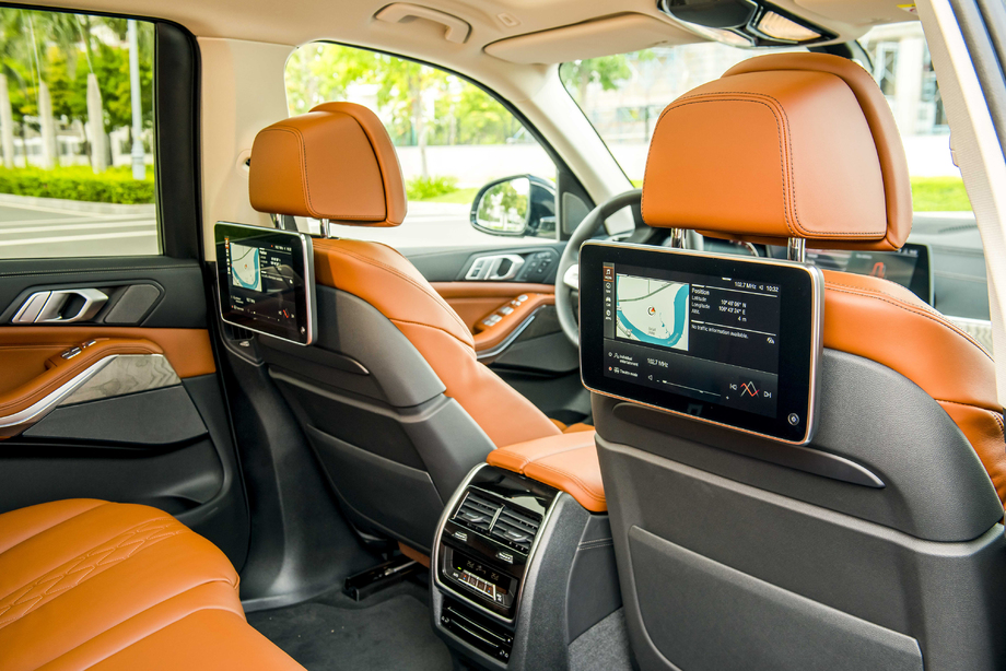 BMW X7 - SUV giá 7,5 tỷ 'đấu' Lexus LX570 tại Việt Nam