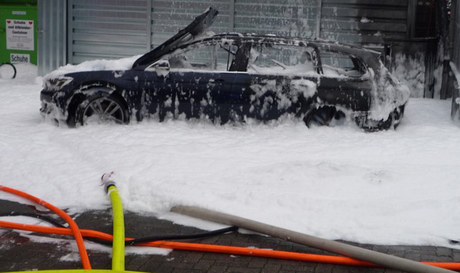 Chiếc xe gặp nạn sau khi được giải cứu.