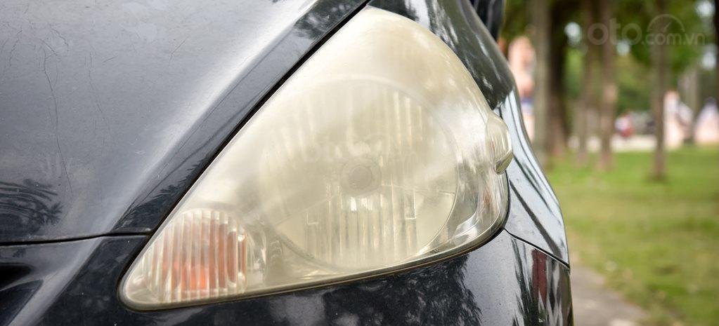 Đèn pha ố vàng hoạt động không hiệu quả, thẩm mỹ kém Đèn pha ố vàng hoạt động không hiệu quả, thẩm mỹ kém