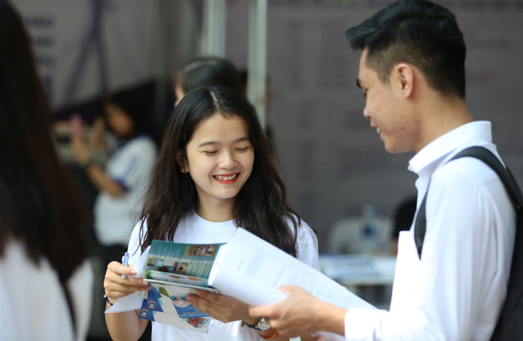 Thí sinh tham dự Ngày hội tư vấn tuyển sinh 2019. Ảnh: M.D