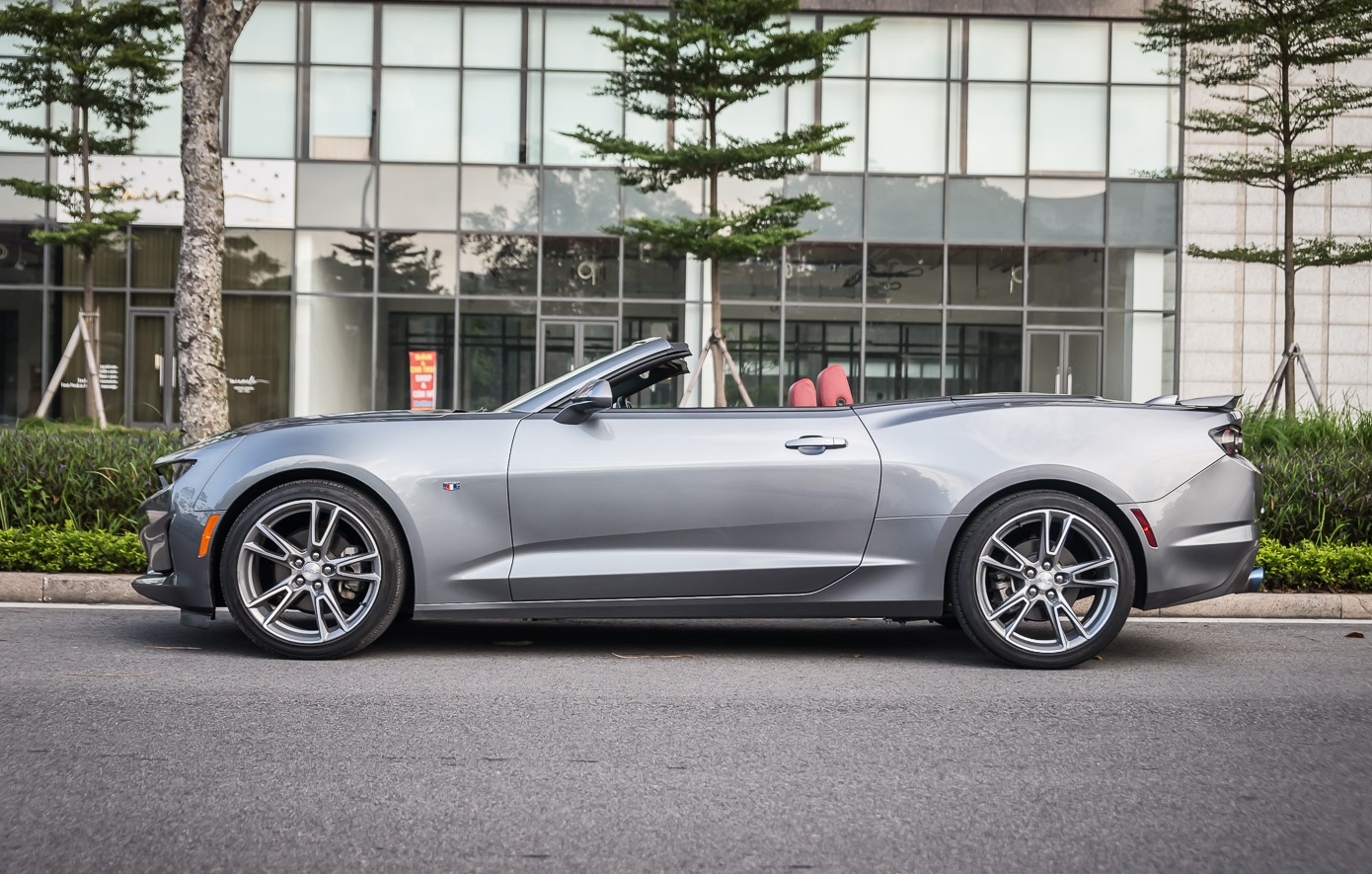 “Hàng độc” Chevrolet Camaro RS Convertible 2019 có giá hơn 3 tỷ đồng - Ảnh 1. “Hàng độc” Chevrolet Camaro RS Convertible 2019 có giá hơn 3 tỷ đồng - Ảnh 1.