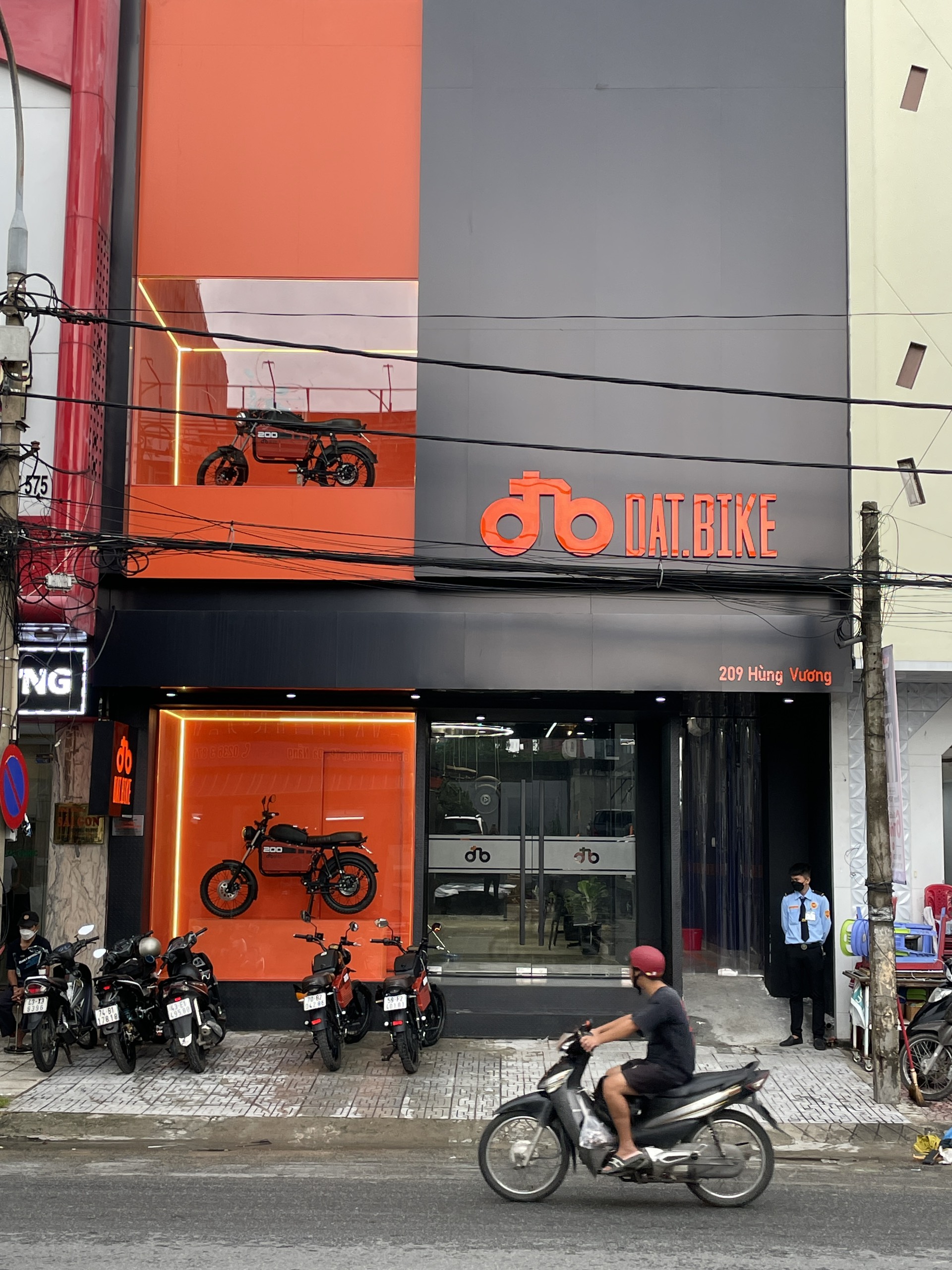 Ra mắt Dat Bike store tại thành phố Đà Nẵng, đánh dấu việc có mặt tại cả ba miền - Ảnh 2. Ra mắt Dat Bike store tại thành phố Đà Nẵng, đánh dấu việc có mặt tại cả ba miền - Ảnh 2.