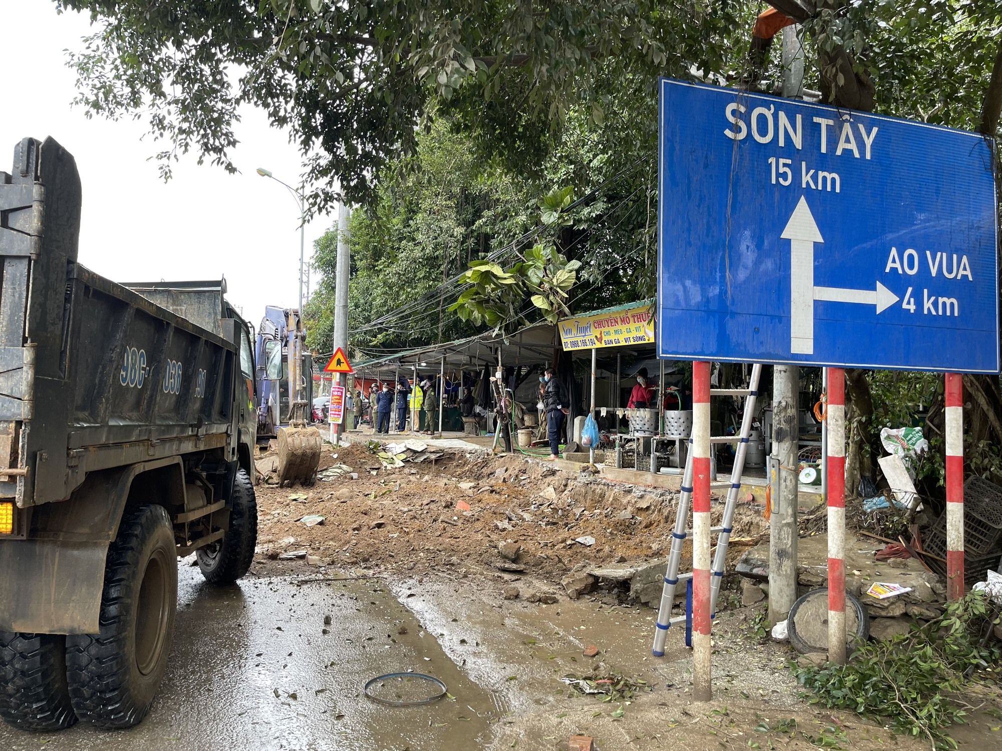 Hà Nội: Sẽ giải tỏa vi phạm lấn chiếm lòng đường, vỉa hè trên tuyến đường Hồ Chí Minh và Quốc lộ 21A - Ảnh 2.