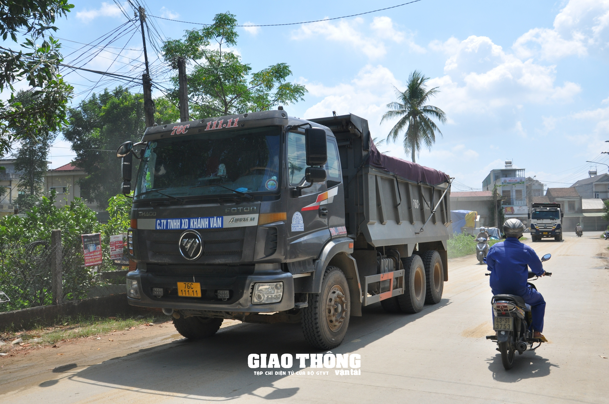 Cận cảnh bãi tập kết cát trái phép "khủng", lãnh đạo xã nói chỉ có 5-7 xe? - Ảnh 4.