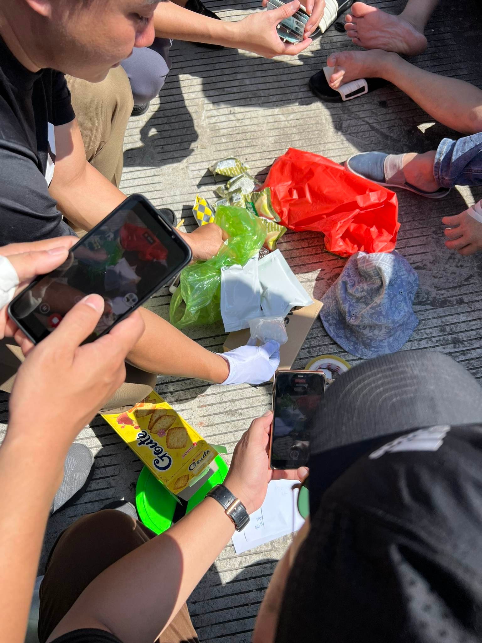 Cảnh sát nổ súng bắt 4 nam nữ thanh niên đi ô tô tàng trữ ma tuý trên cao tốc - Ảnh 1.