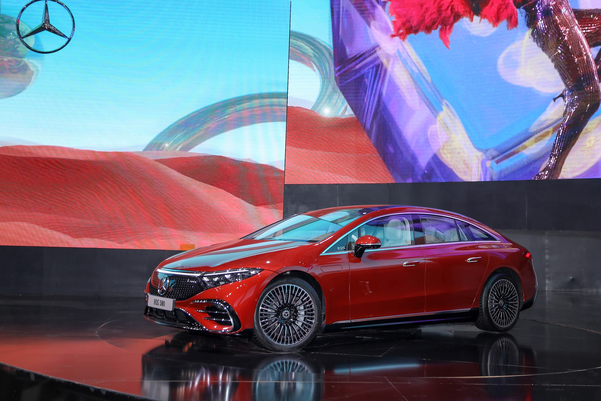 Bộ đôi xe sang thuần điện Mercedes EQS chính thức về Việt Nam - Ảnh 1.