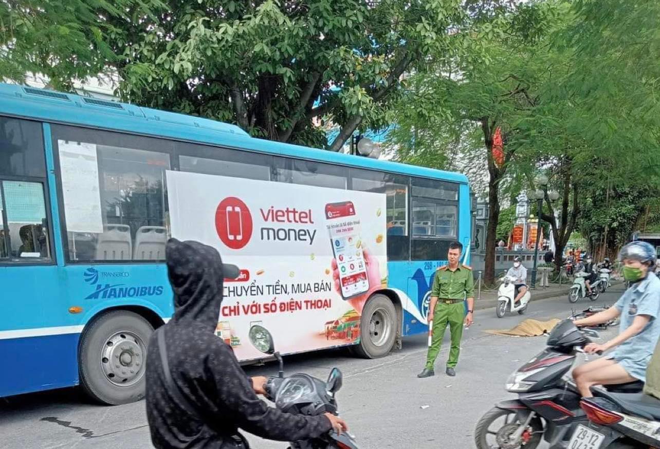 TNGT với xe bus, người phụ nữ đi xe máy tử vong tại chỗ - Ảnh 1.