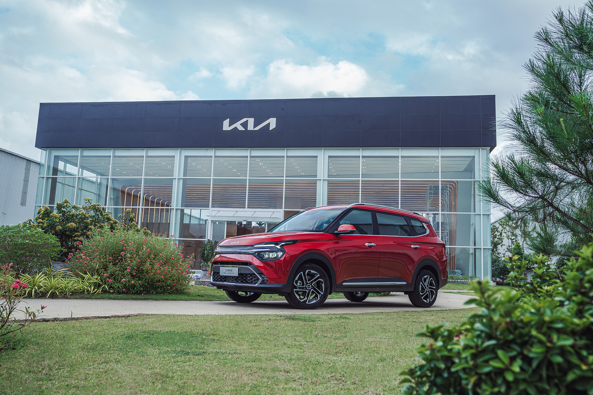 Kia Carens 2023 chính thức ra mắt, giá từ 619 triệu đồng, đa dạng tuỳ chọn - Ảnh 1.