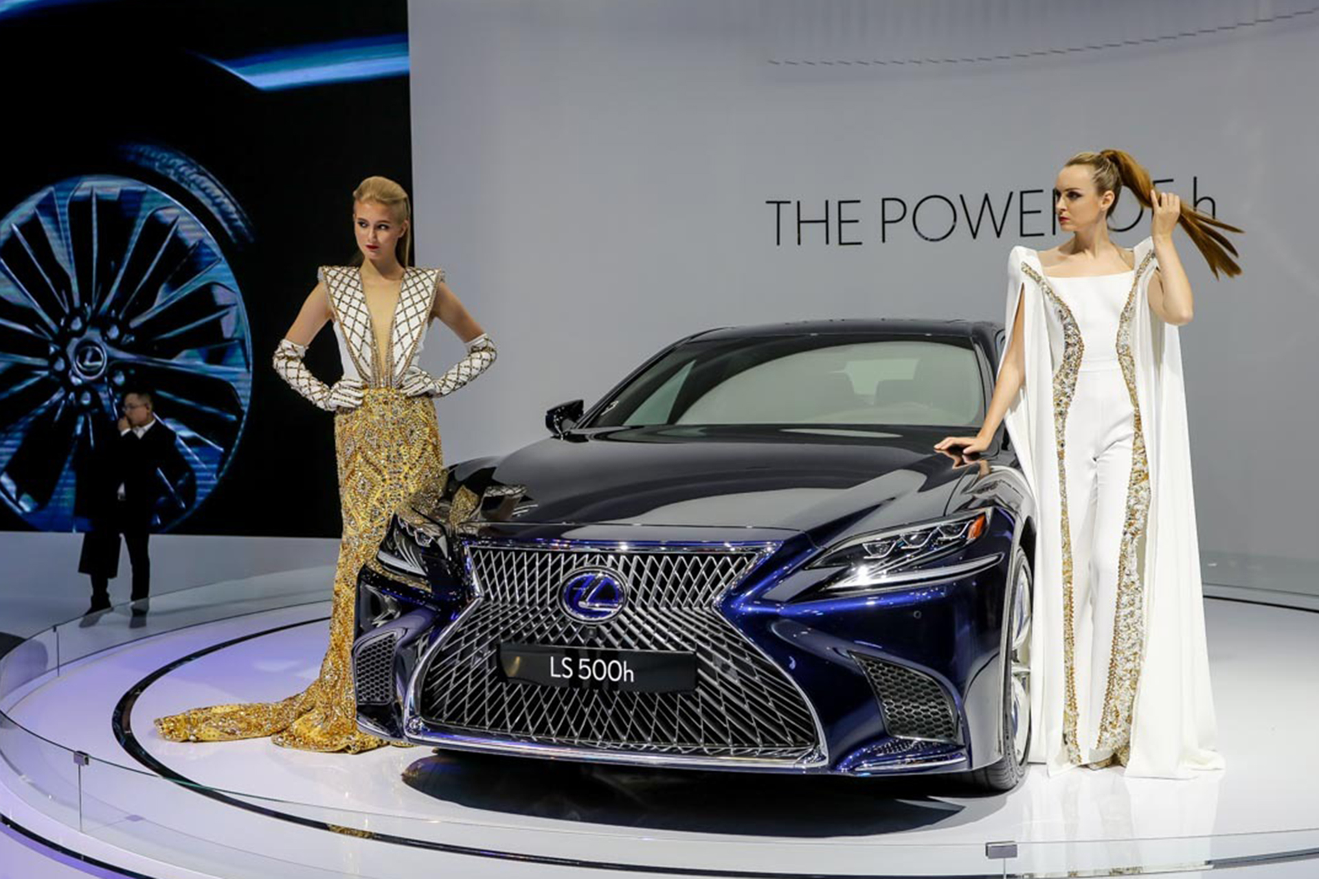 Phiên bản sedan hạng sang hybrid Lexus LS 500h có mức tăng giá cao nhất 160 triệu đồng. Lexus LS 500h