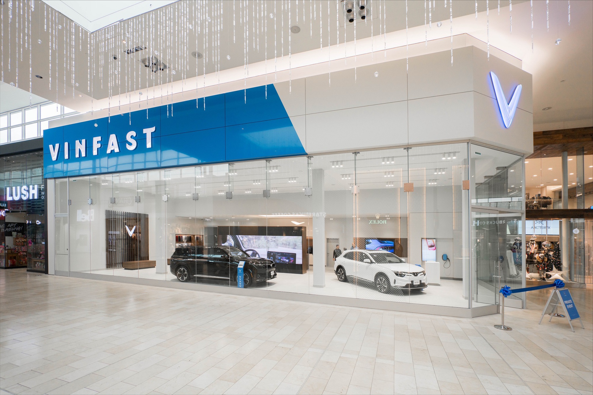 Khai trương VinFast Store đầu tiên tại Yorkdale, Canada - Ảnh 1.