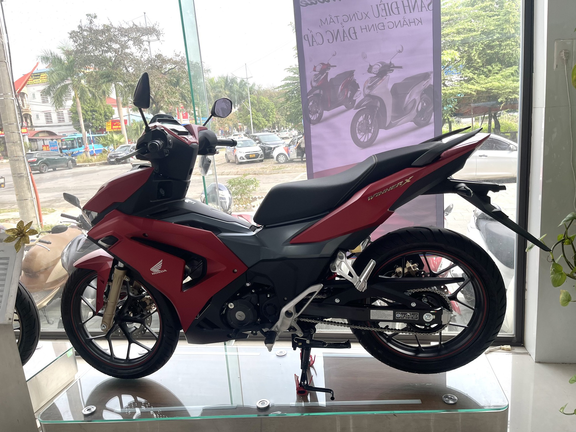 Honda Winner X giảm giá “thảm bại”, thấp hơn giá đề xuất gần 15 triệu đồng - Ảnh 1. Honda Winner X giảm giá “thảm bại”, thấp hơn giá đề xuất gần 15 triệu đồng - Ảnh 1.
