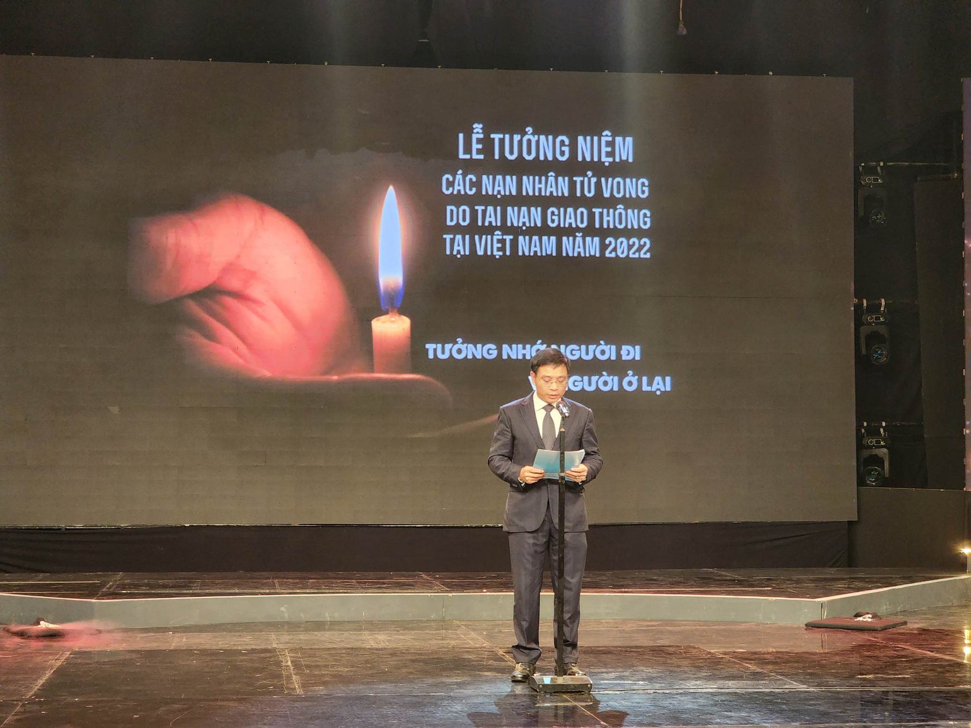 Tưởng nhớ người đi, vì người ở lại - Ảnh 1. Tưởng nhớ người đi, vì người ở lại - Ảnh 1.