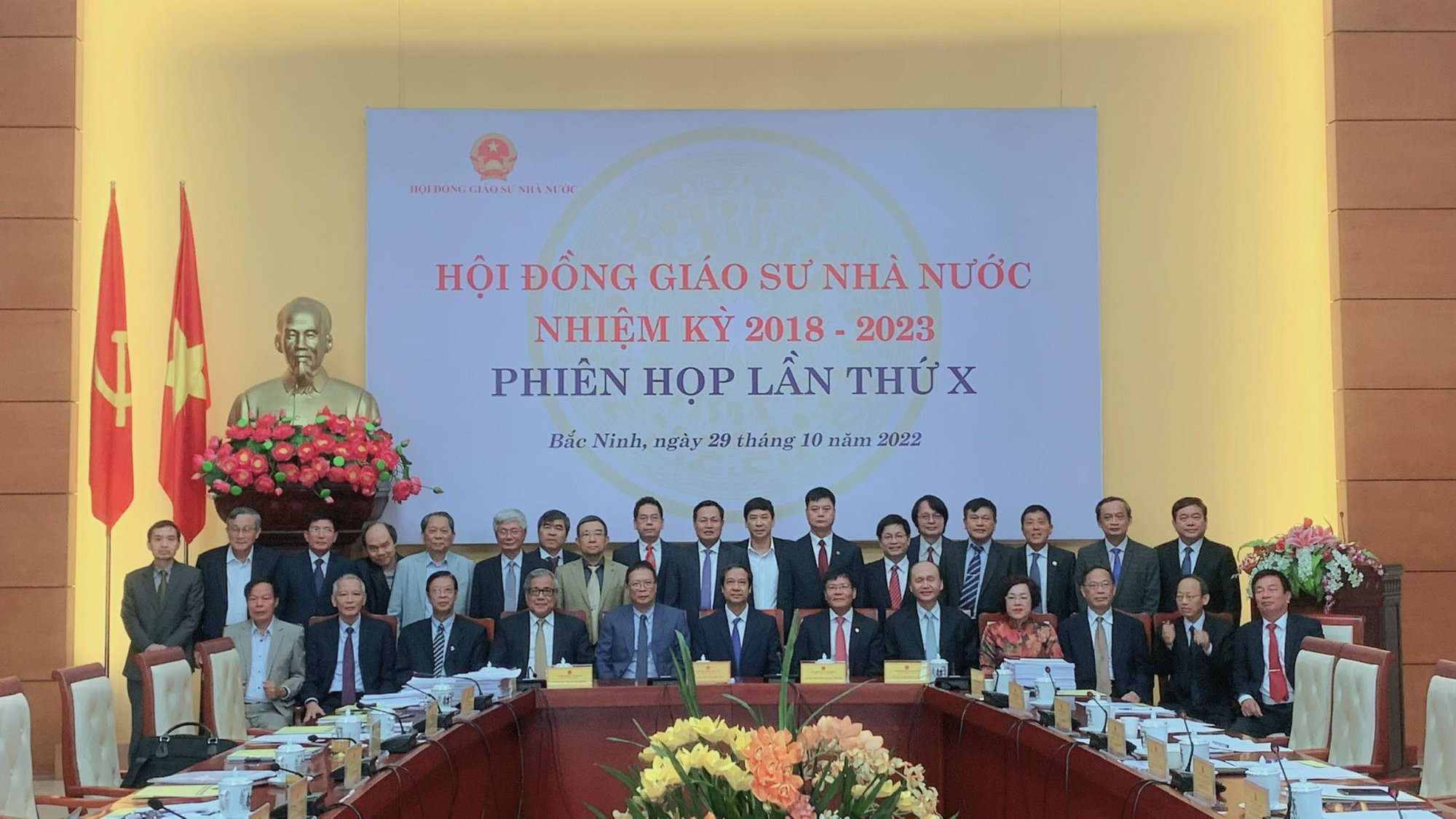 Công nhận 383 giáo sư và phó giáo sư năm 2022 - Ảnh 1.