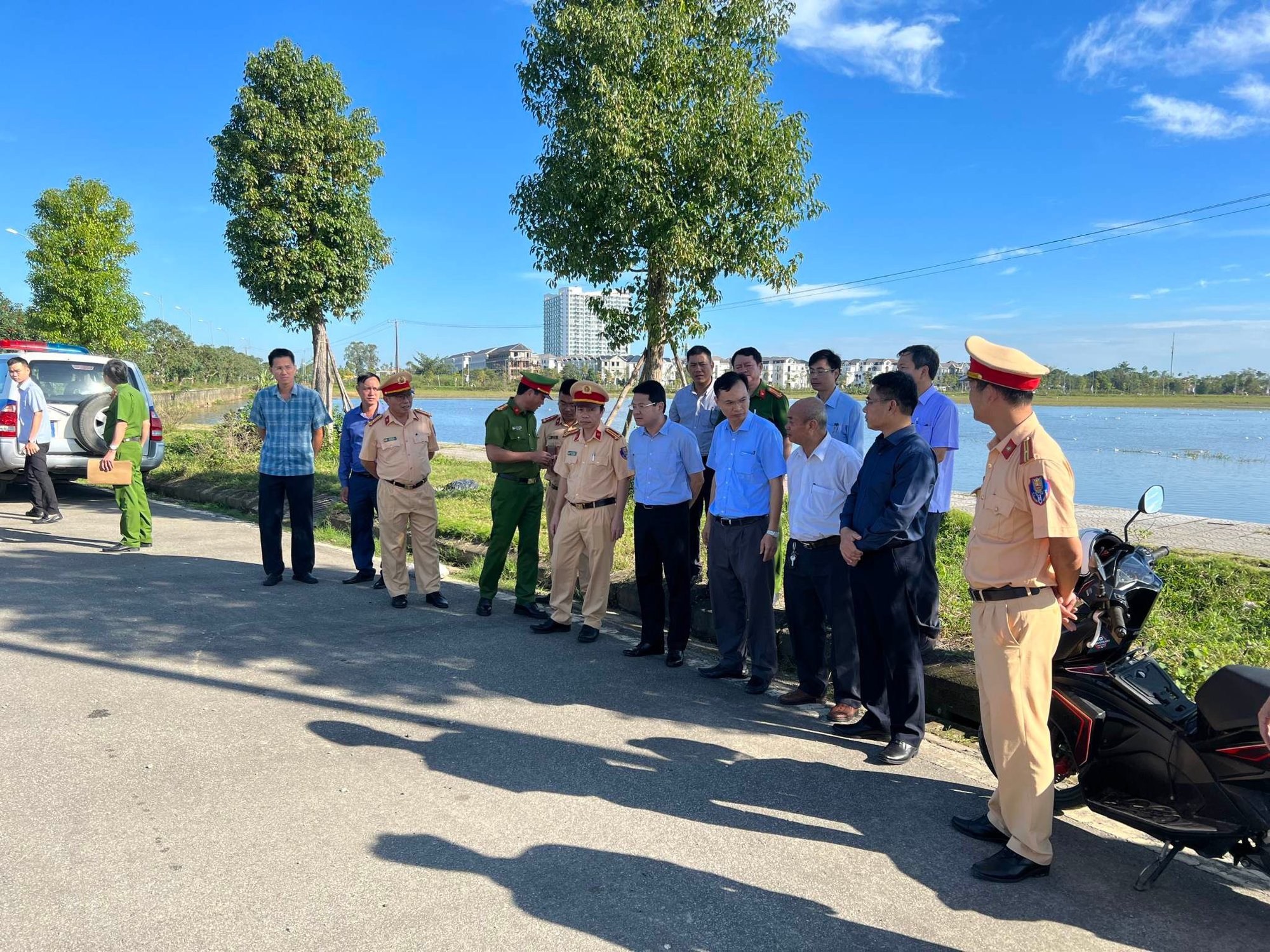 Bộ trưởng Bộ GTVT lời chia buồn tới gia đình các nạn nhân tại 2 tỉnh Thừa Thiên Huế và Phú Yên - Ảnh 1.