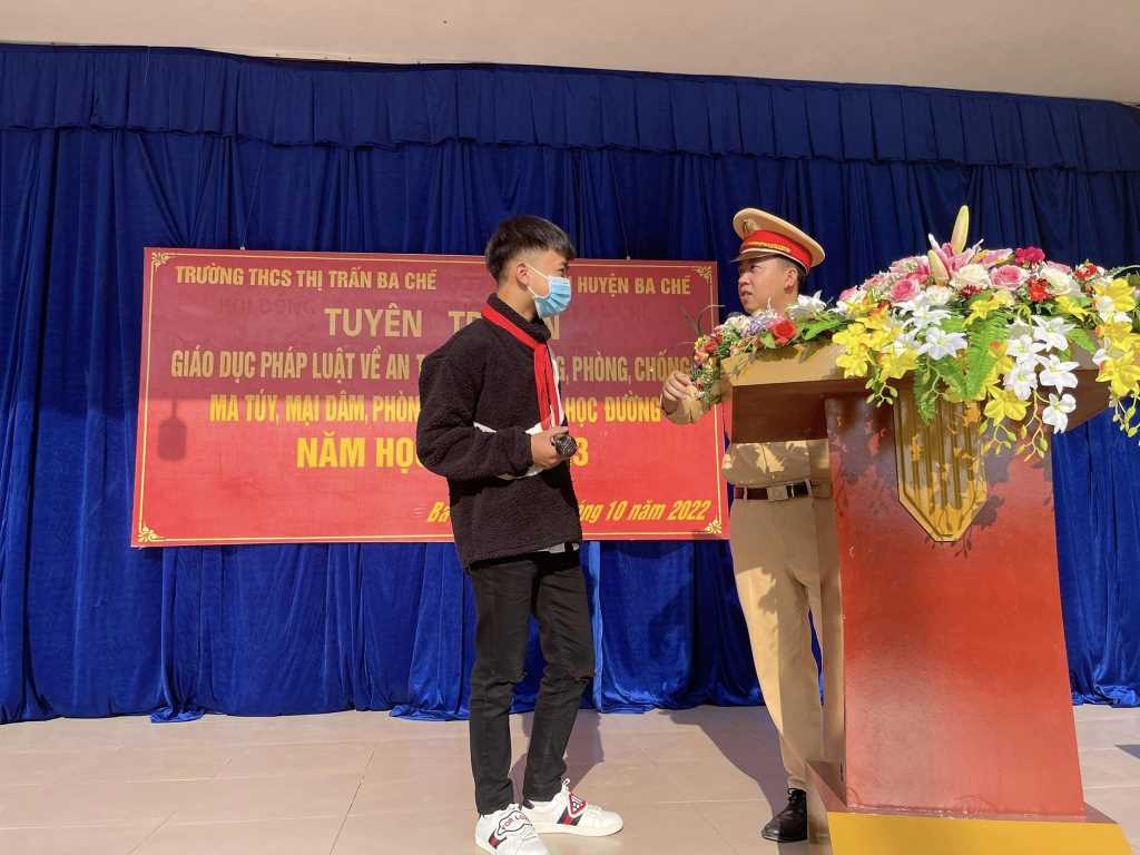 Quảng Ninh: Đẩy mạnh tuyên truyền ATGT ở khu vực miền núi - Ảnh 2. Quảng Ninh: Đẩy mạnh tuyên truyền ATGT ở khu vực miền núi - Ảnh 2.