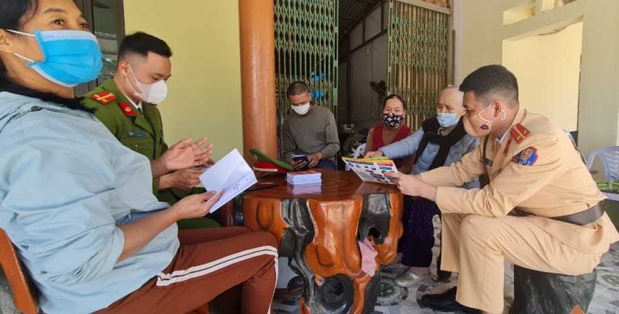 Quảng Ninh: Đẩy mạnh tuyên truyền ATGT ở khu vực miền núi - Ảnh 1. Quảng Ninh: Đẩy mạnh tuyên truyền ATGT ở khu vực miền núi - Ảnh 1.