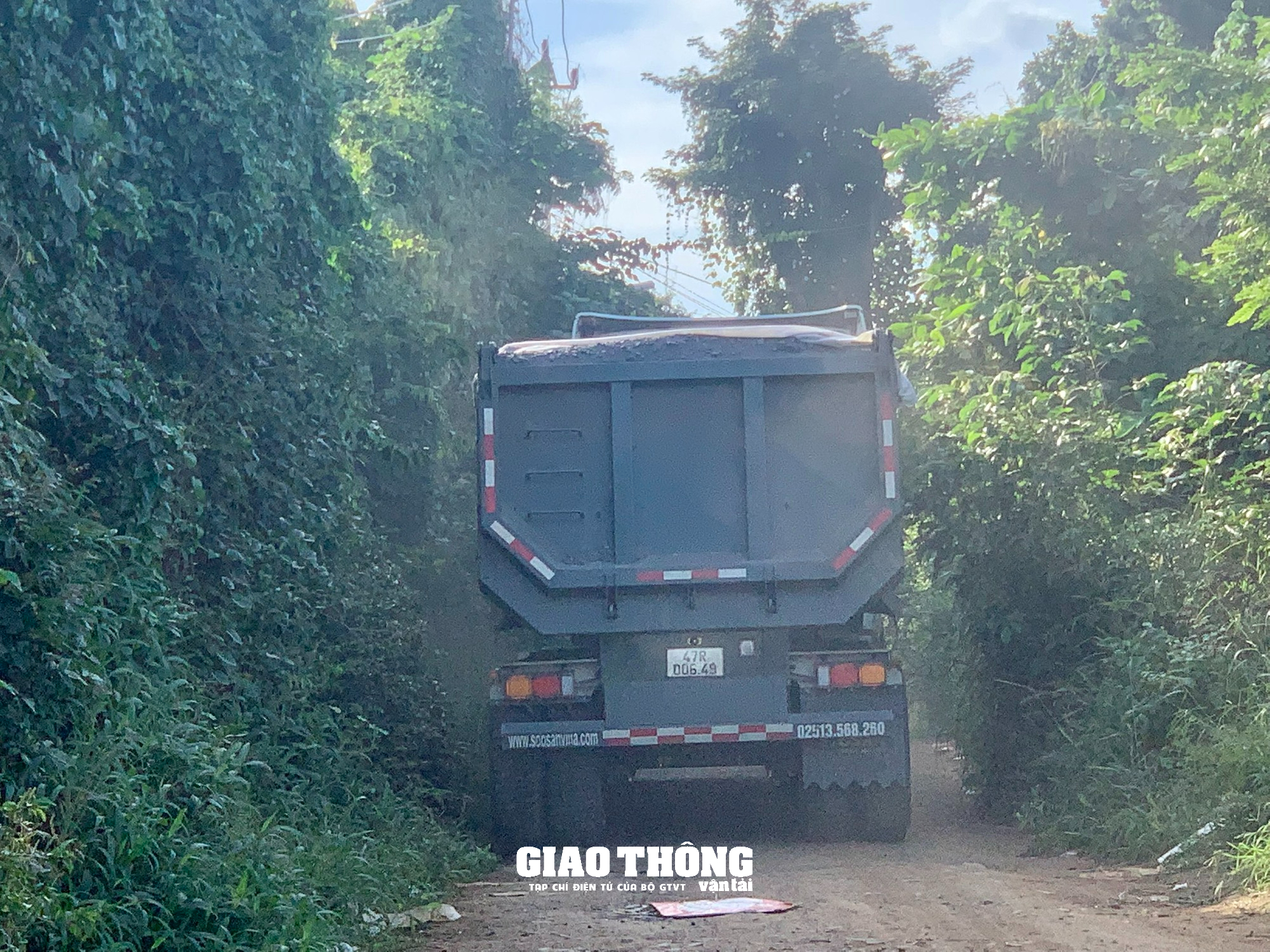 Xe ben, đầu kéo, xe khách rầm rập vào đường cấm ở Đắk Lắk - Ảnh 11.