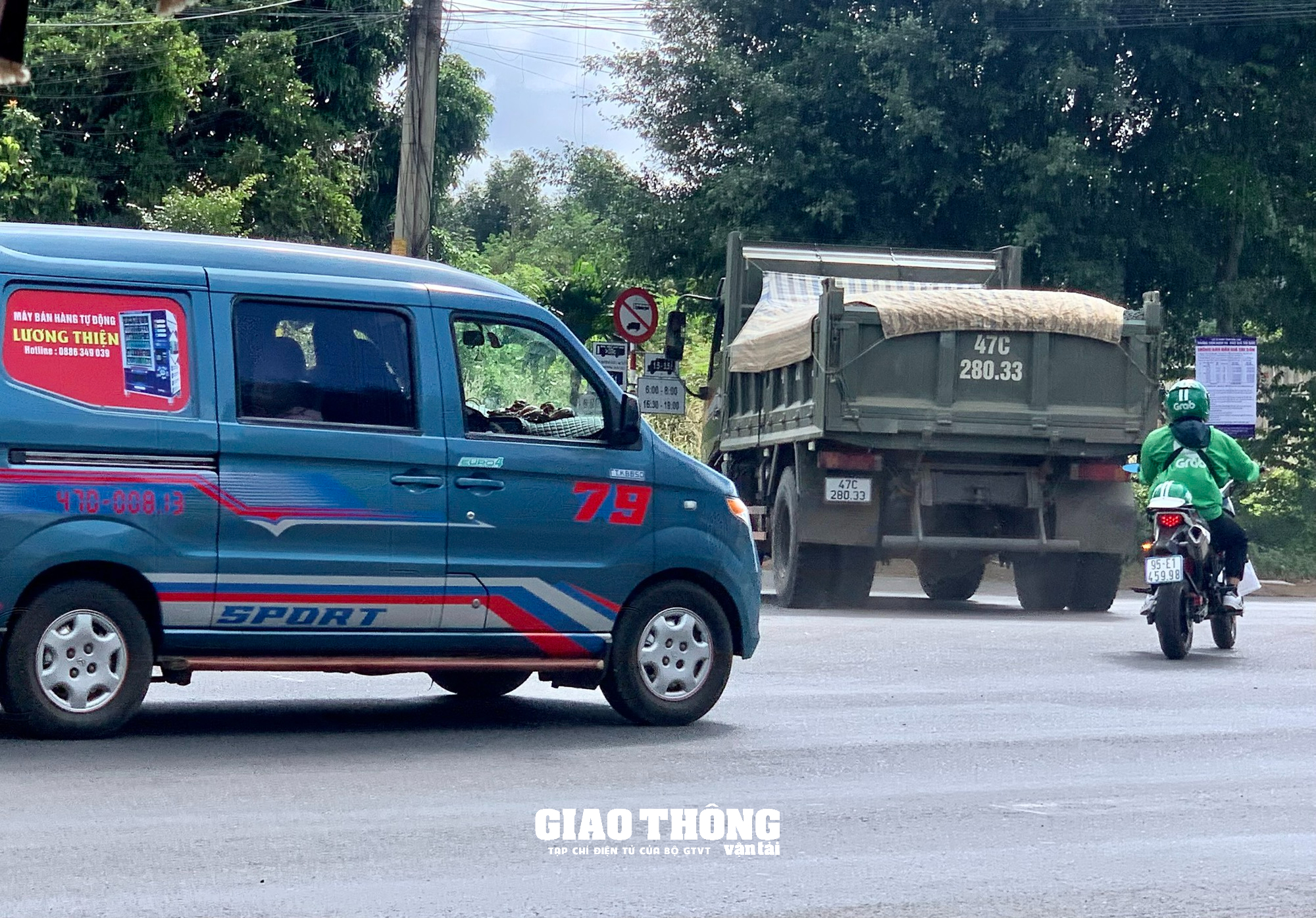 Xe ben, đầu kéo, xe khách rầm rập vào đường cấm ở Đắk Lắk - Ảnh 7.