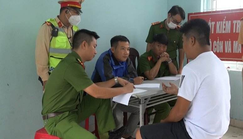 Làm rõ lái xe chặn đường cao tốc để xử lý hình sự - Ảnh 1.