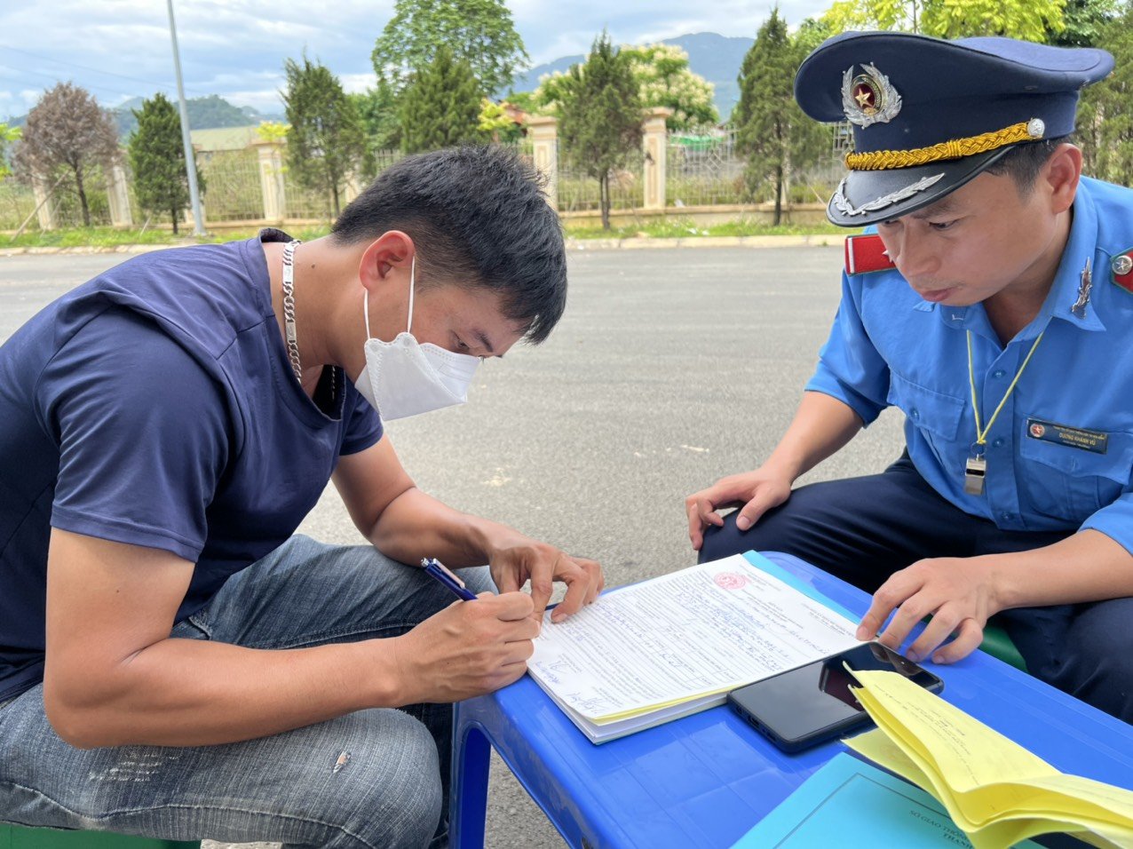 TTGT Hòa Bình:  Quyết liệt xử lý vi phạm tải trọng - Ảnh 2.