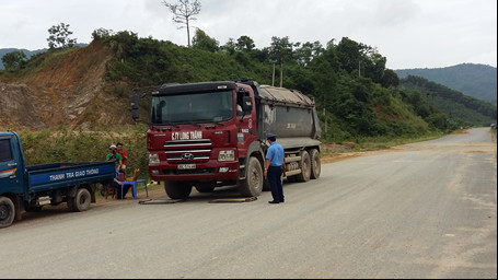TTGT Hòa Bình:  Quyết liệt xử lý vi phạm tải trọng - Ảnh 3.