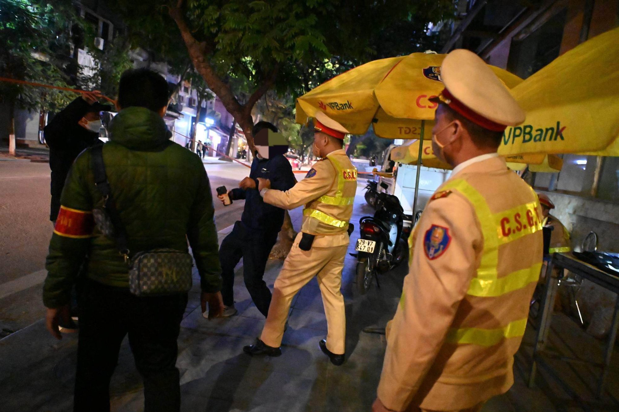 Hà Nội:  Xử nghiêm "Ma men" mạo danh cán bộ cơ quan nhà nước  - Ảnh 1.