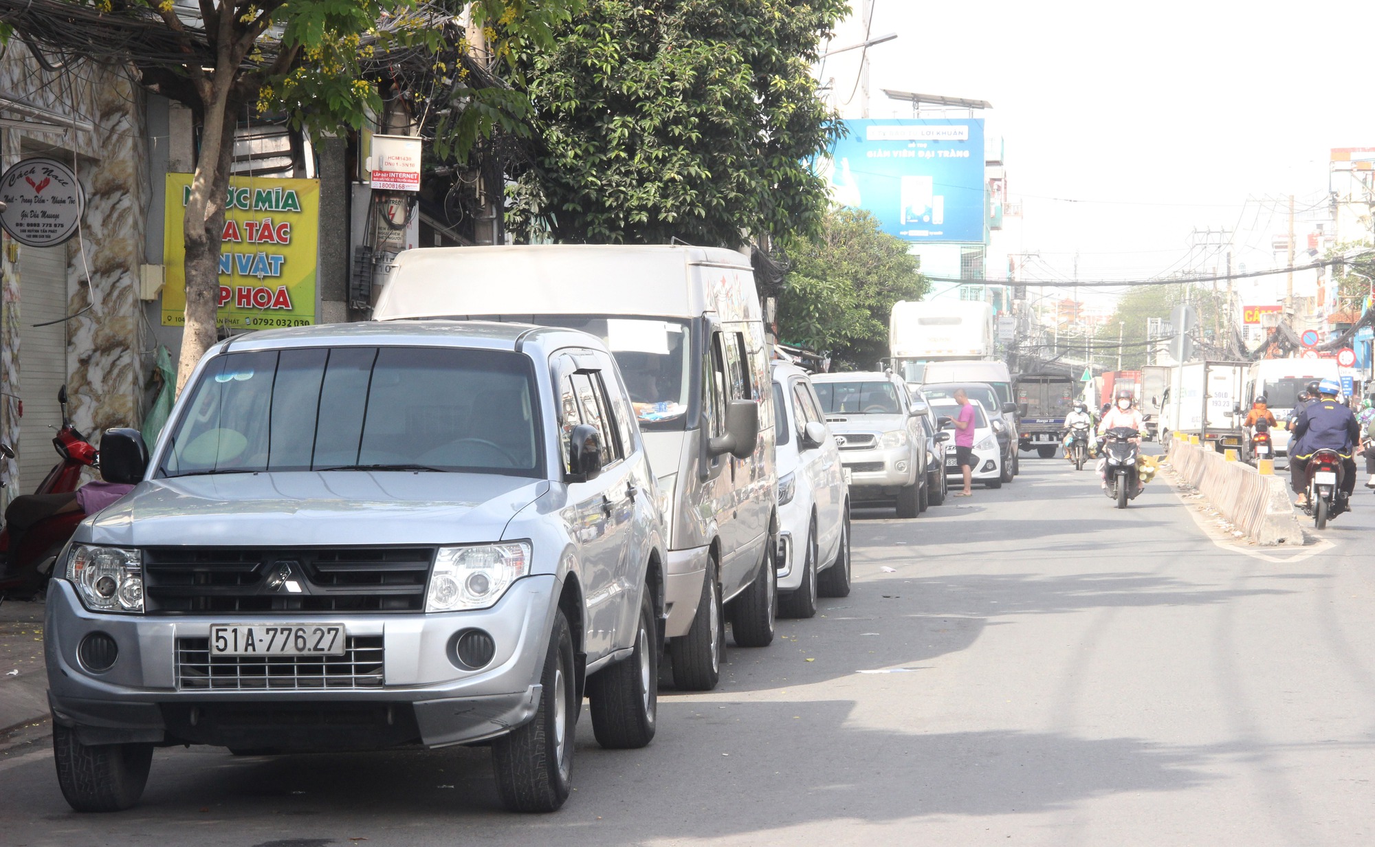 TP.HCM: Tài xế đi 3 ngày vẫn chưa đăng kiểm được phương tiện - Ảnh 1. TP.HCM: Tài xế đi 3 ngày vẫn chưa đăng kiểm được phương tiện - Ảnh 1.
