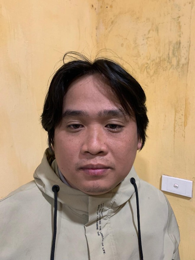 Hà Nội:
Bắt giữ thanh niên đi xe máy vi phạm nồng độ cồn "khủng" còn tấn công cảnh sát - Ảnh 1.