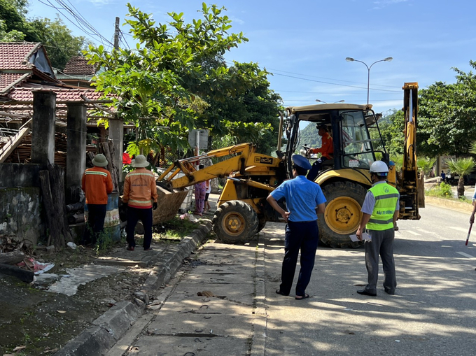 Cận cảnh: Bảo vệ hành lang an toàn đường Hồ Chí Minh qua Quảng Nam - Ảnh 2.
