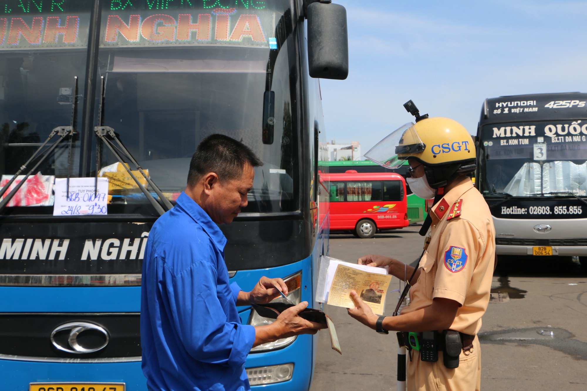 TP.HCM: Kiểm tra ma túy, nồng độ cồn ở bến xe Miền Đông - Ảnh 2.