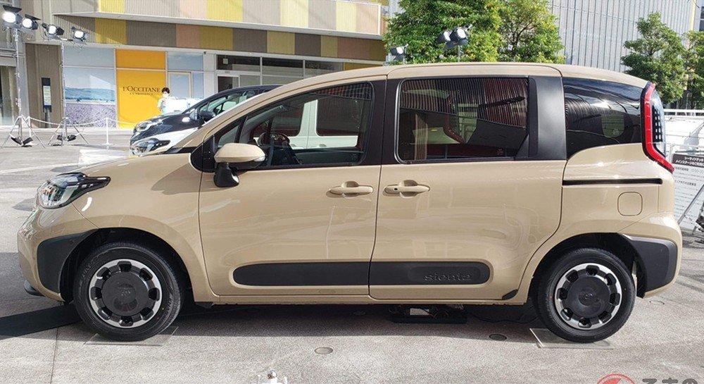 Toyota Sienta 2023 thu hút khách hàng với nhiều tùy chọn  - Ảnh 5.