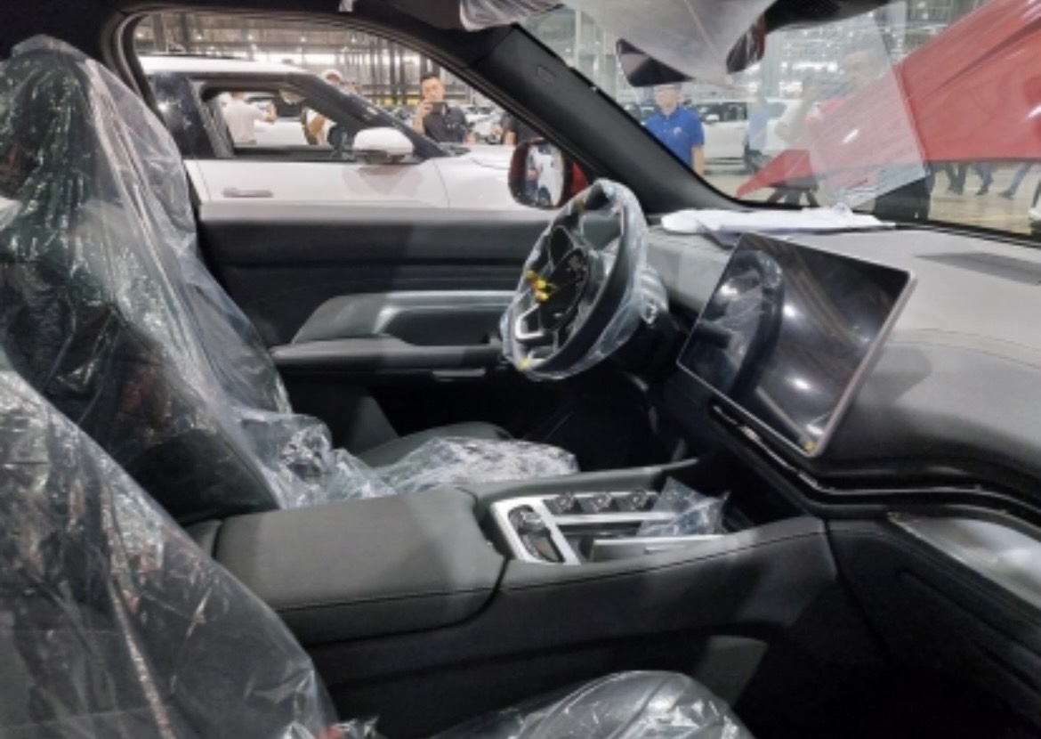 VinFast VF 9 lộ diện tại nhà máy, sẵn sàng tới tay khách hàng - Ảnh 6.