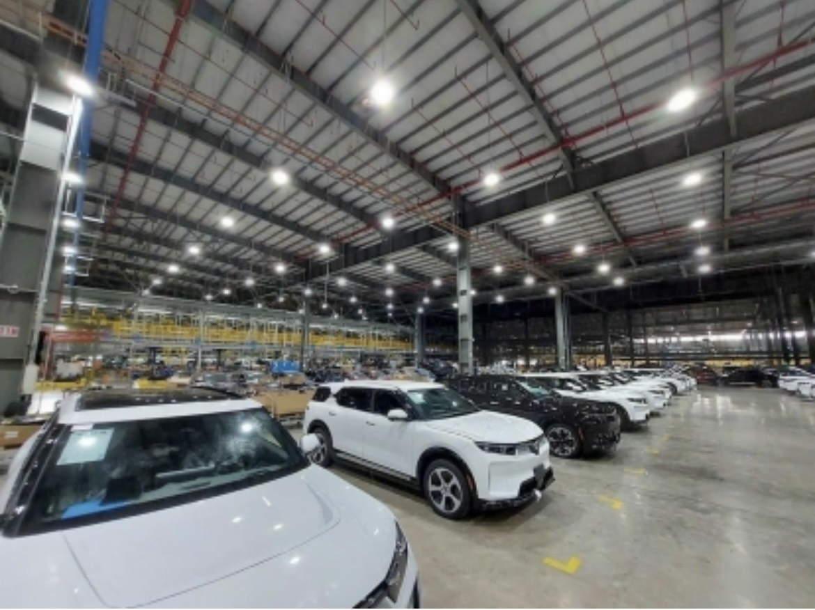 VinFast VF 9 lộ diện tại nhà máy, sẵn sàng tới tay khách hàng - Ảnh 1.