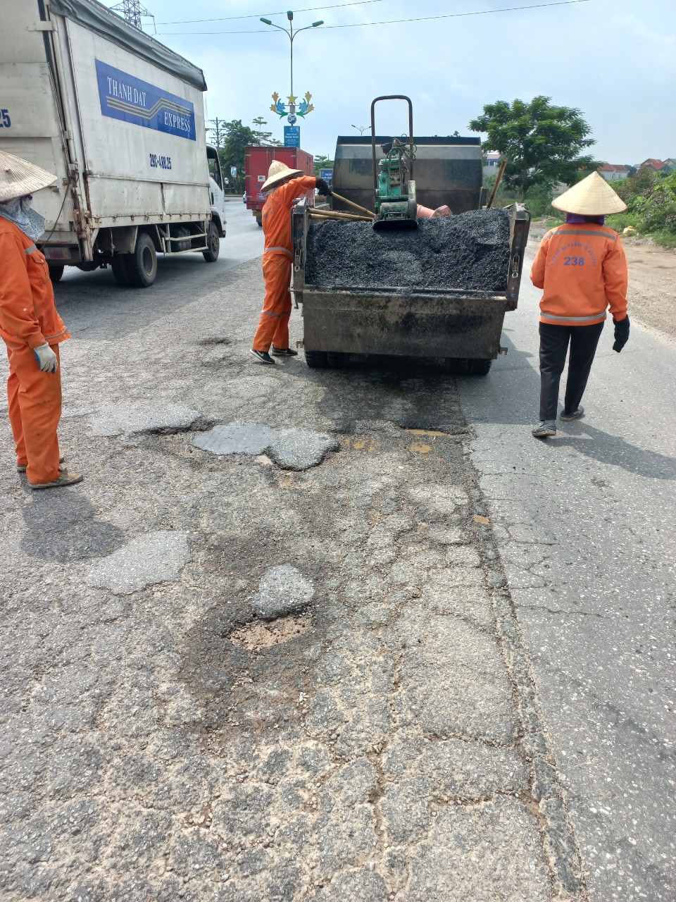 Bảo đảm giao thông êm thuận, an toàn trên QL2 - Ảnh 1. Bảo đảm giao thông êm thuận, an toàn trên QL2 - Ảnh 1.