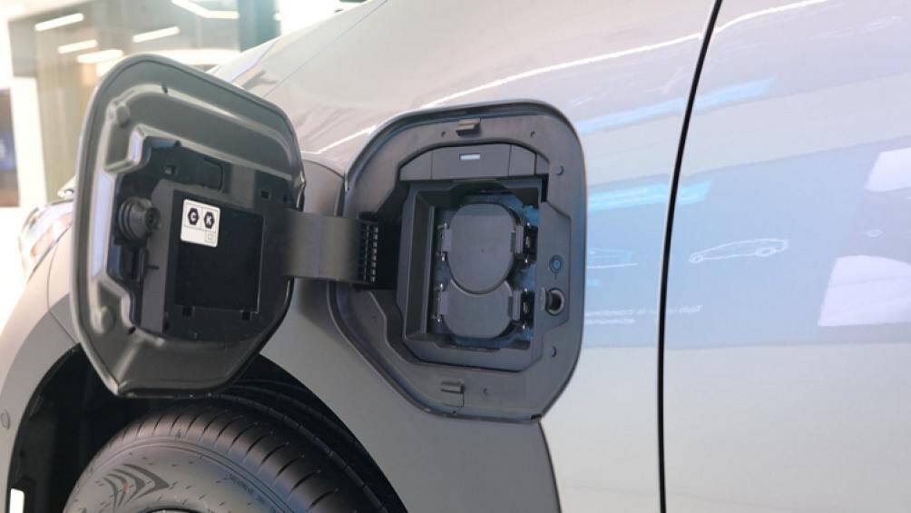 Toyota bZ4X nhiều khả năng về Việt Nam để có mặt trong triển lãm ô tô xe máy VMS 2022 - Ảnh 4. Toyota bZ4X nhiều khả năng về Việt Nam để có mặt trong triển lãm ô tô xe máy VMS 2022 - Ảnh 4.