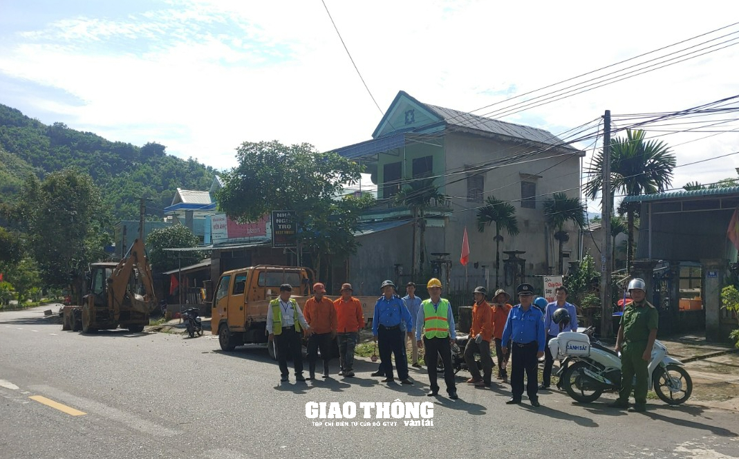 Tái diễn lấn chiếm hành lang an toàn đường bộ ở Gia Lai, Kon Tum và Quảng Nam - Ảnh 1.