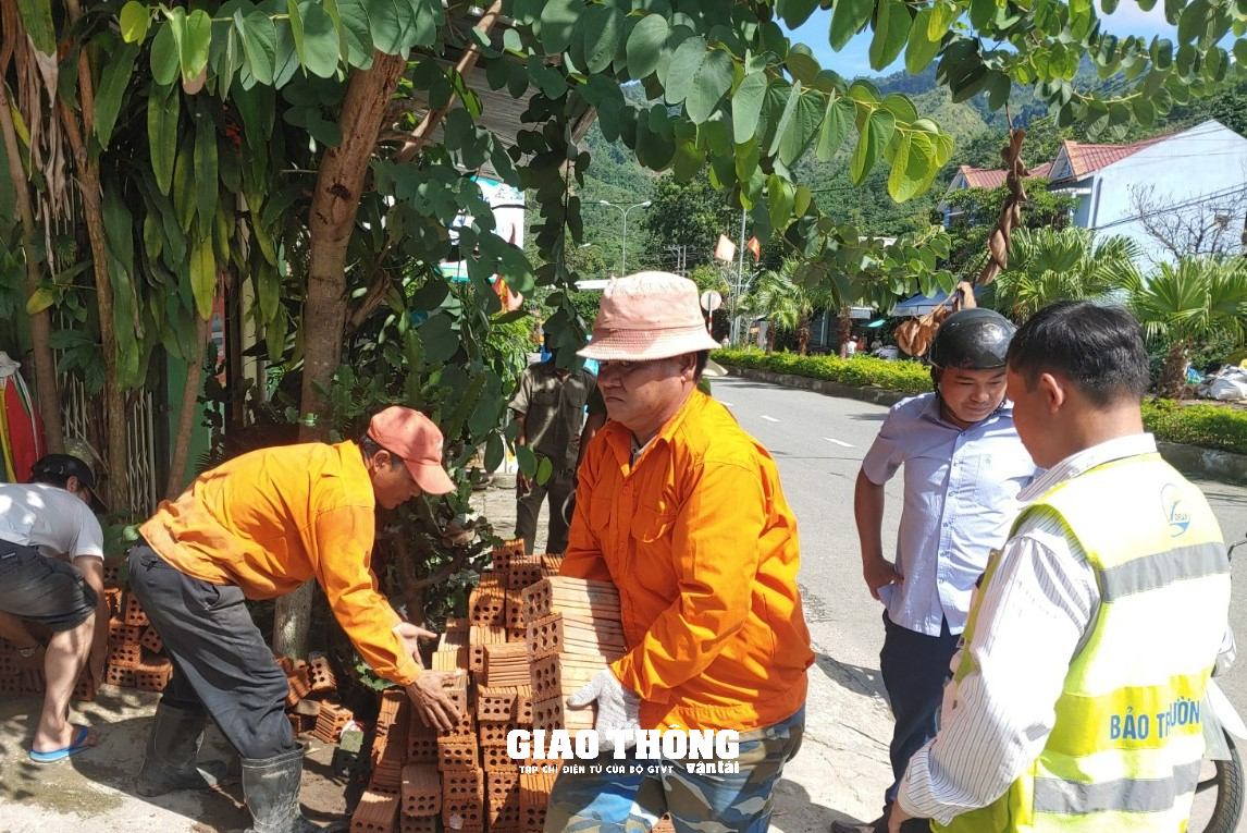 Tái diễn lấn chiếm hành lang an toàn đường bộ ở Gia Lai, Kon Tum và Quảng Nam - Ảnh 13.