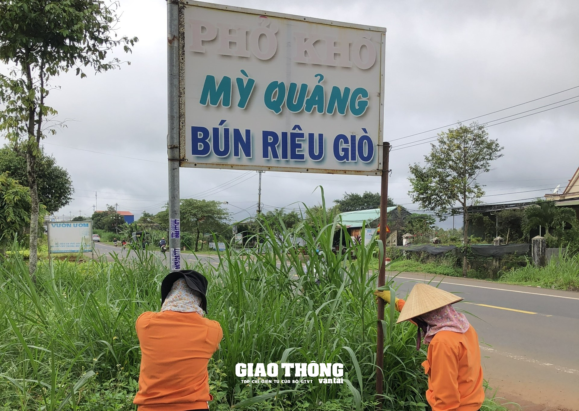 Tái diễn lấn chiếm hành lang an toàn đường bộ ở Gia Lai, Kon Tum và Quảng Nam - Ảnh 11.