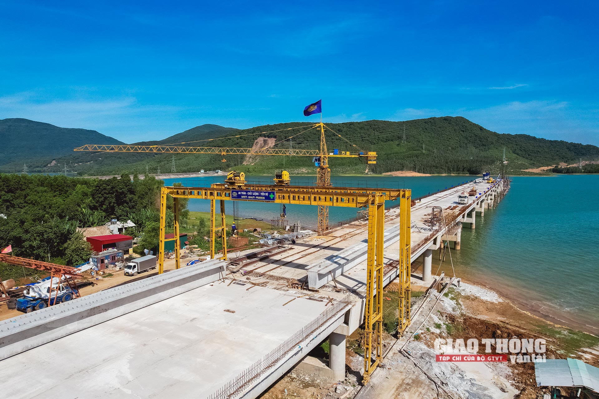 Nhiều vướng mắc kìm hãm tiến độ cao tốc Bắc - Nam giai đoạn 1 - Ảnh 1. Nhiều vướng mắc kìm hãm tiến độ cao tốc Bắc - Nam giai đoạn 1 - Ảnh 1.