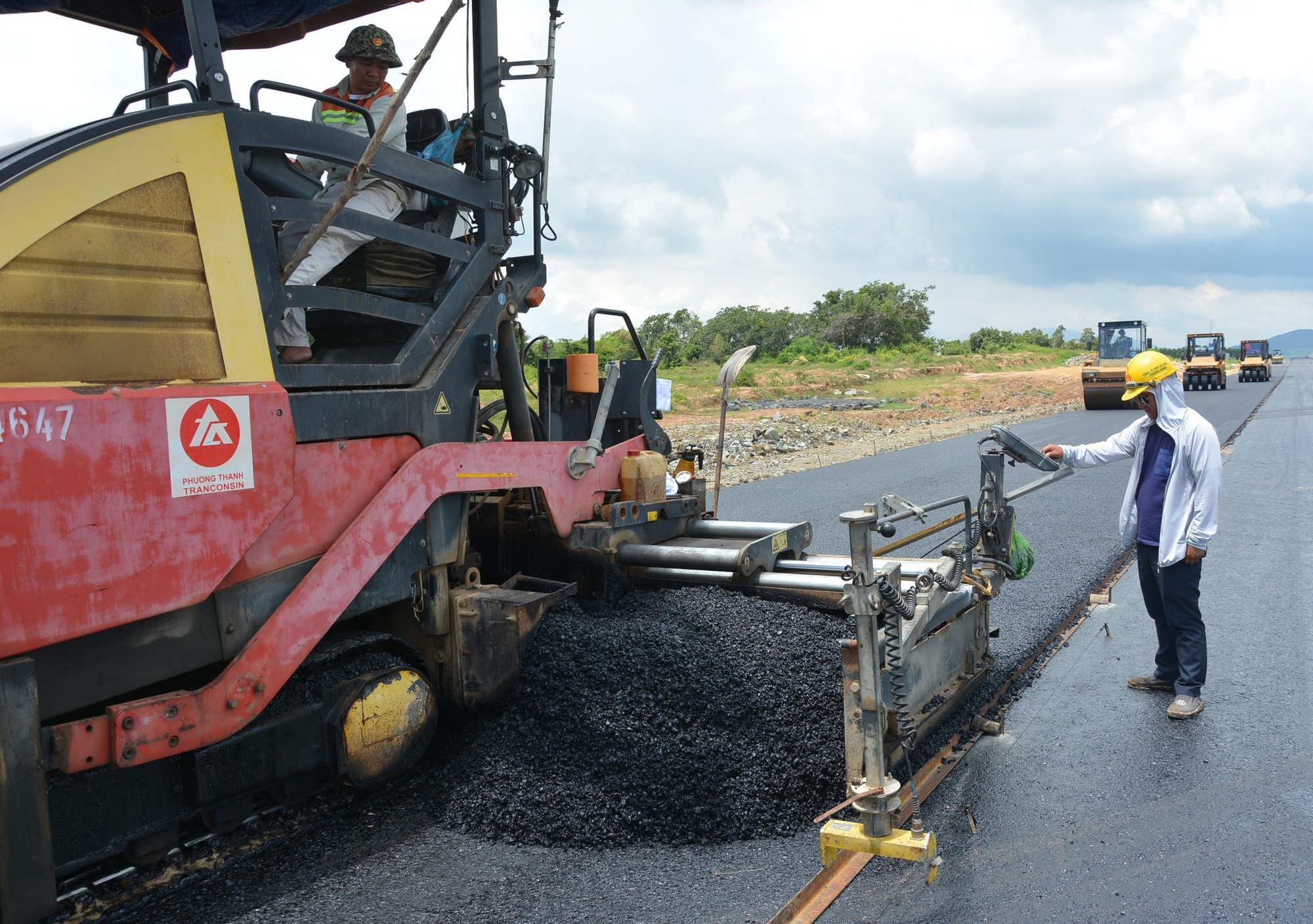 Nhiều vướng mắc kìm hãm tiến độ cao tốc Bắc - Nam giai đoạn 1 - Ảnh 5. Nhiều vướng mắc kìm hãm tiến độ cao tốc Bắc - Nam giai đoạn 1 - Ảnh 5.