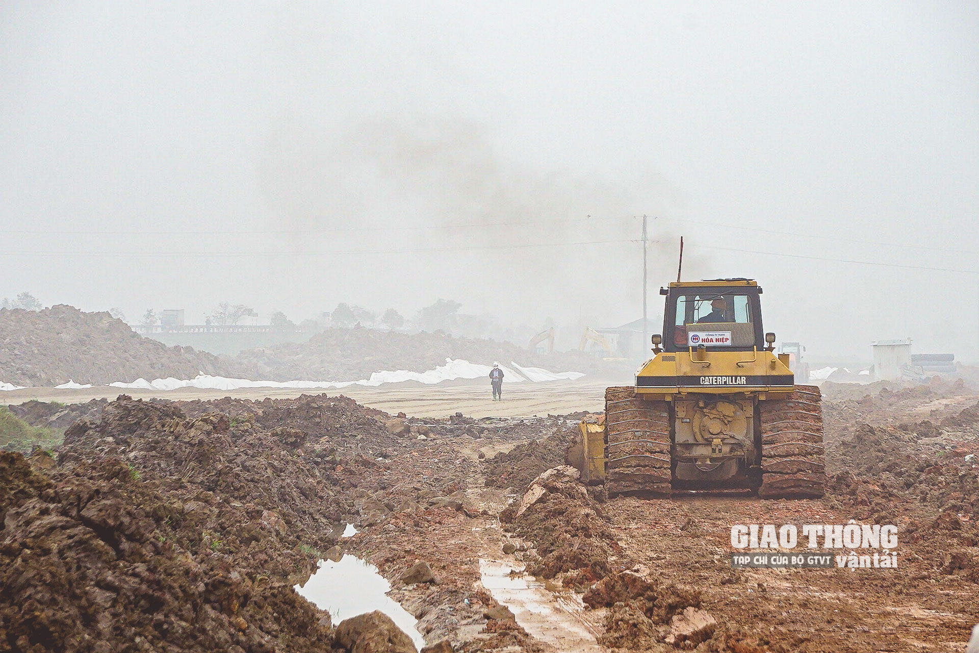 Nhiều vướng mắc kìm hãm tiến độ cao tốc Bắc - Nam giai đoạn 1 - Ảnh 3. Nhiều vướng mắc kìm hãm tiến độ cao tốc Bắc - Nam giai đoạn 1 - Ảnh 3.