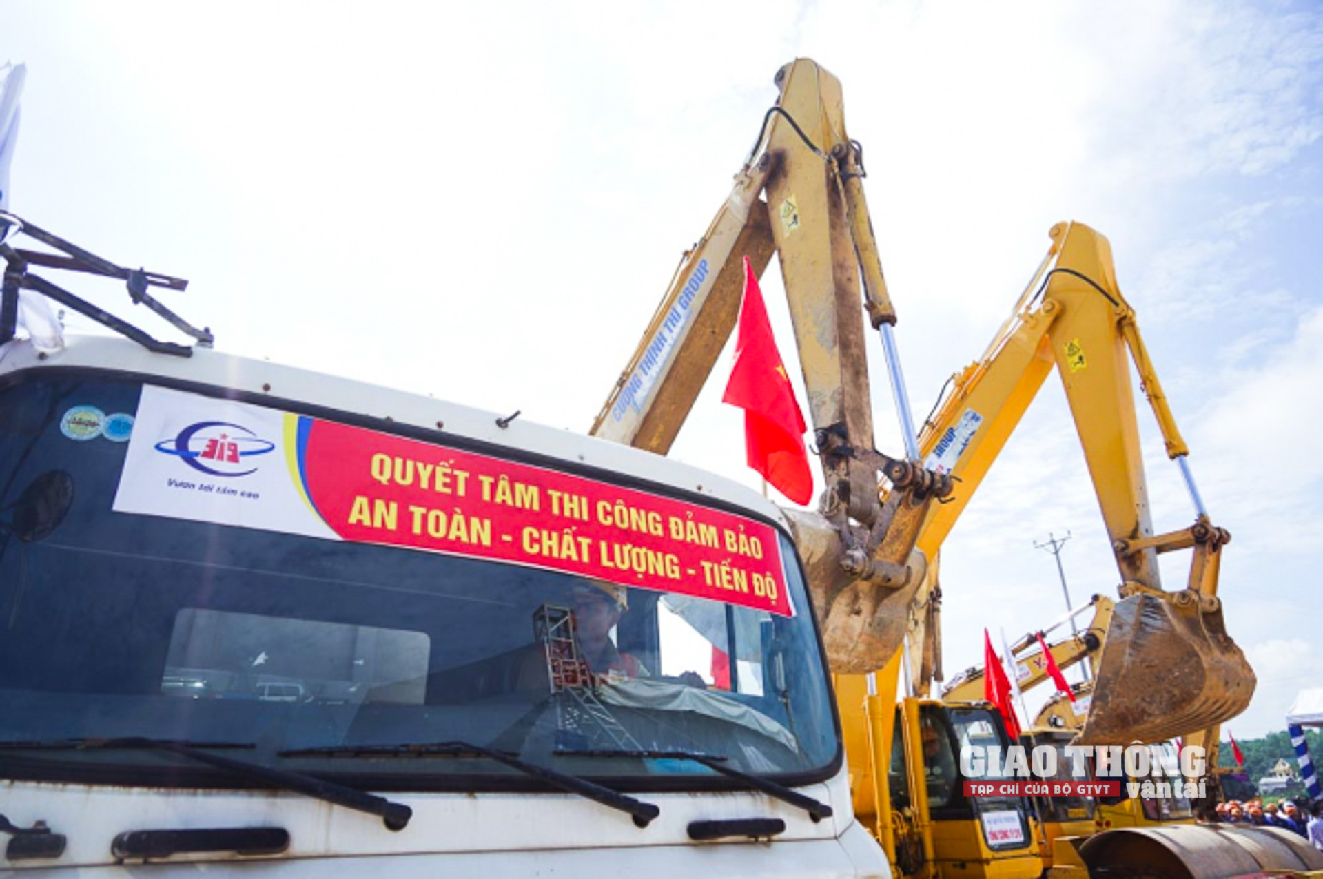 Nhiều vướng mắc kìm hãm tiến độ cao tốc Bắc - Nam giai đoạn 1 - Ảnh 6. Nhiều vướng mắc kìm hãm tiến độ cao tốc Bắc - Nam giai đoạn 1 - Ảnh 6.