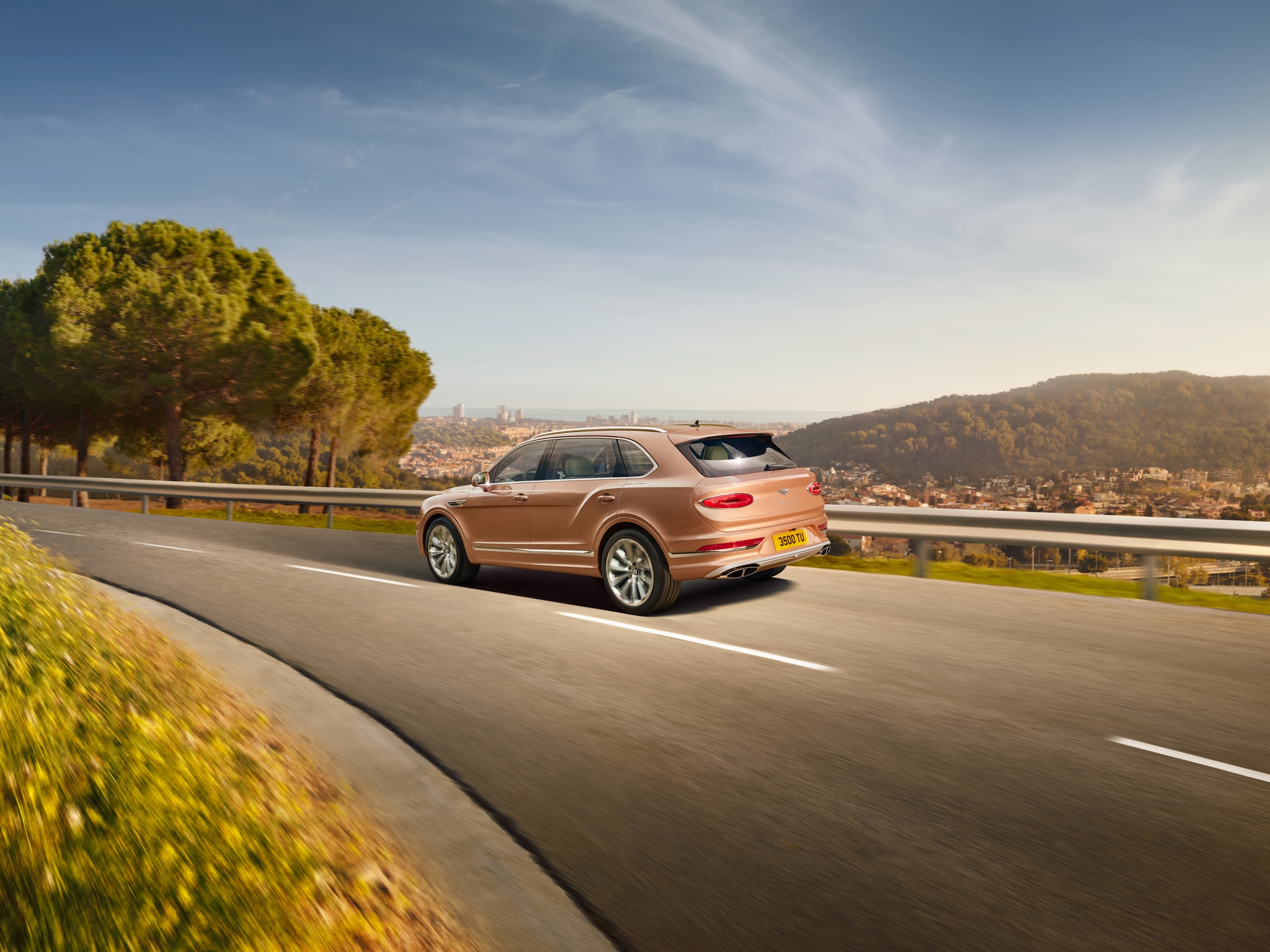 Bently Bentayga EWB 2023 chính thức mở bán tại Việt Nam giá thấp nhất 18,526 tỷ đồng - Ảnh 7.