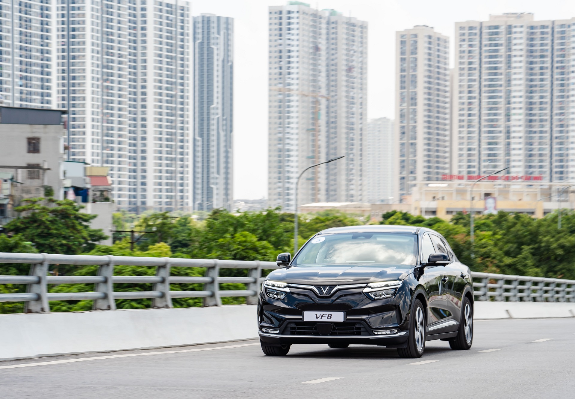 VinFast chuẩn bị bàn giao lô xe điện VF 8 đầu tiên vào ngày 10/9 - Ảnh 2.