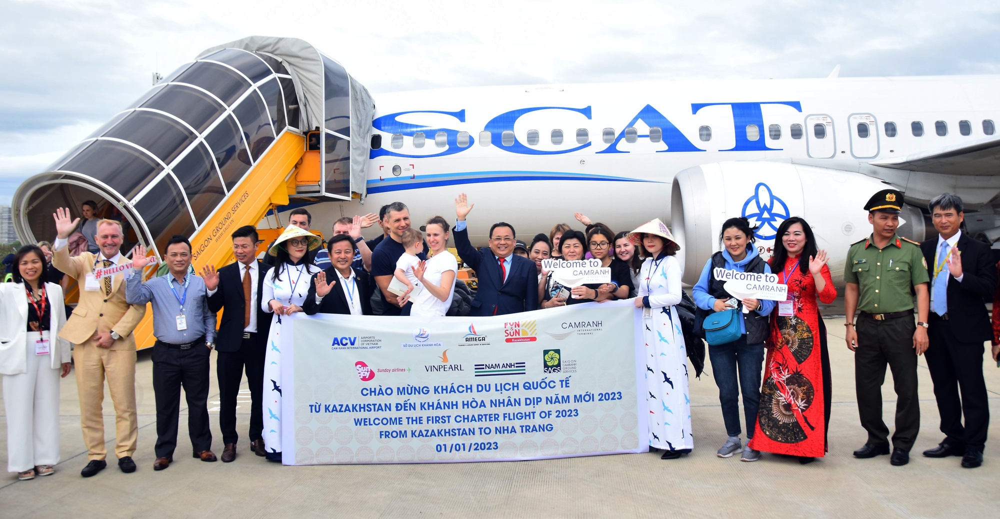 Loạt chuyến bay quốc tế đến sân bay Cam Ranh ngày đầu năm 2023 - Ảnh 1.